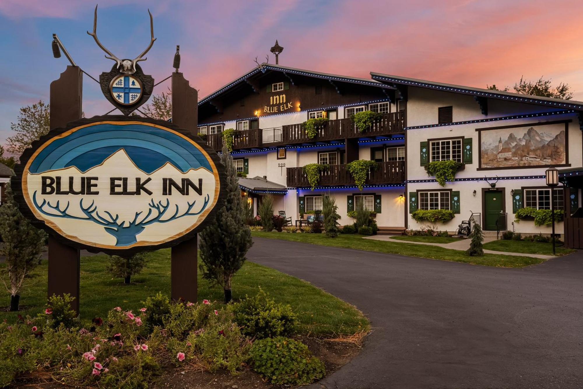 Blue Elk Inn เลเวนเวิร์ท ภายนอก รูปภาพ