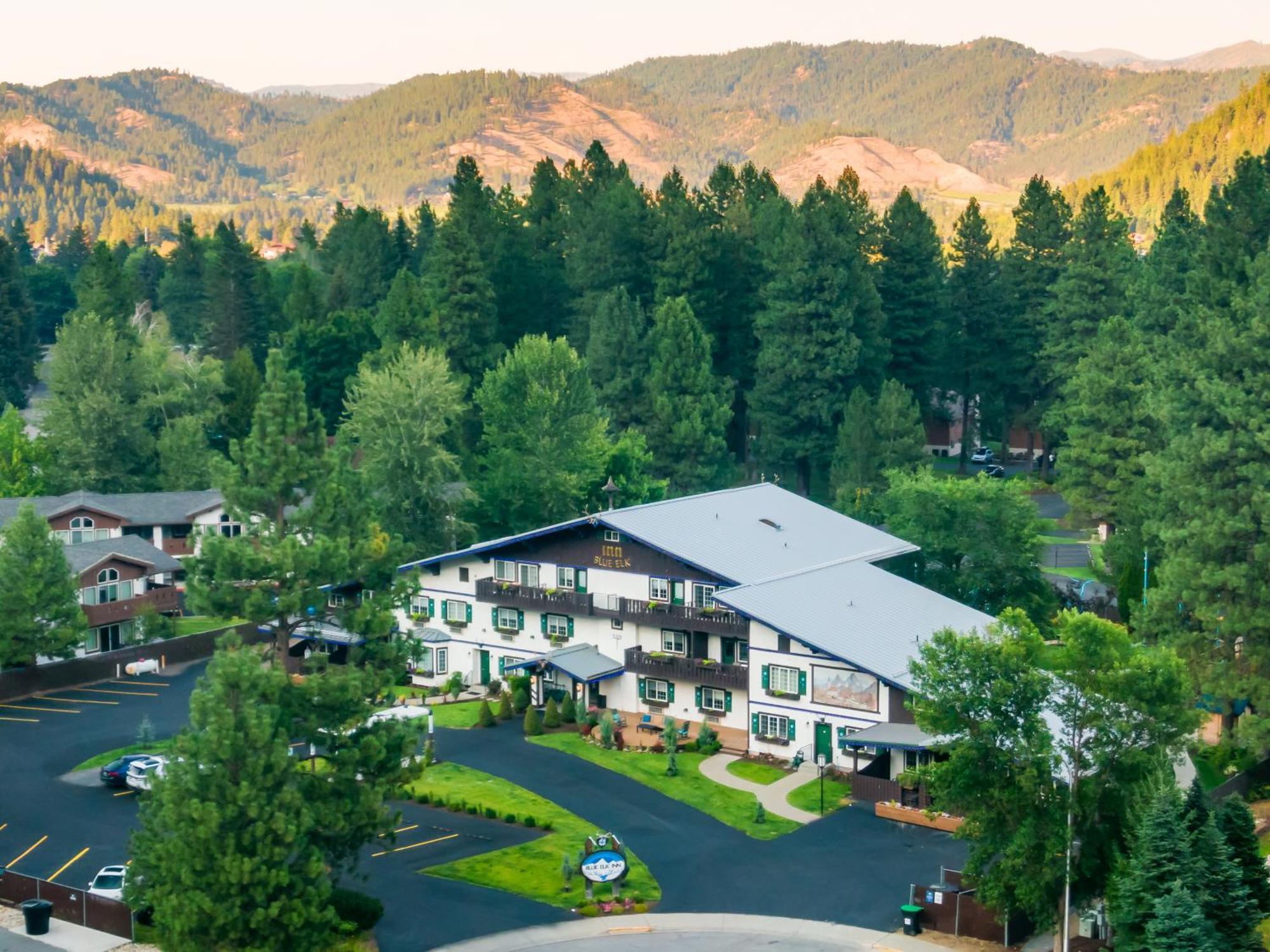 Blue Elk Inn เลเวนเวิร์ท ภายนอก รูปภาพ