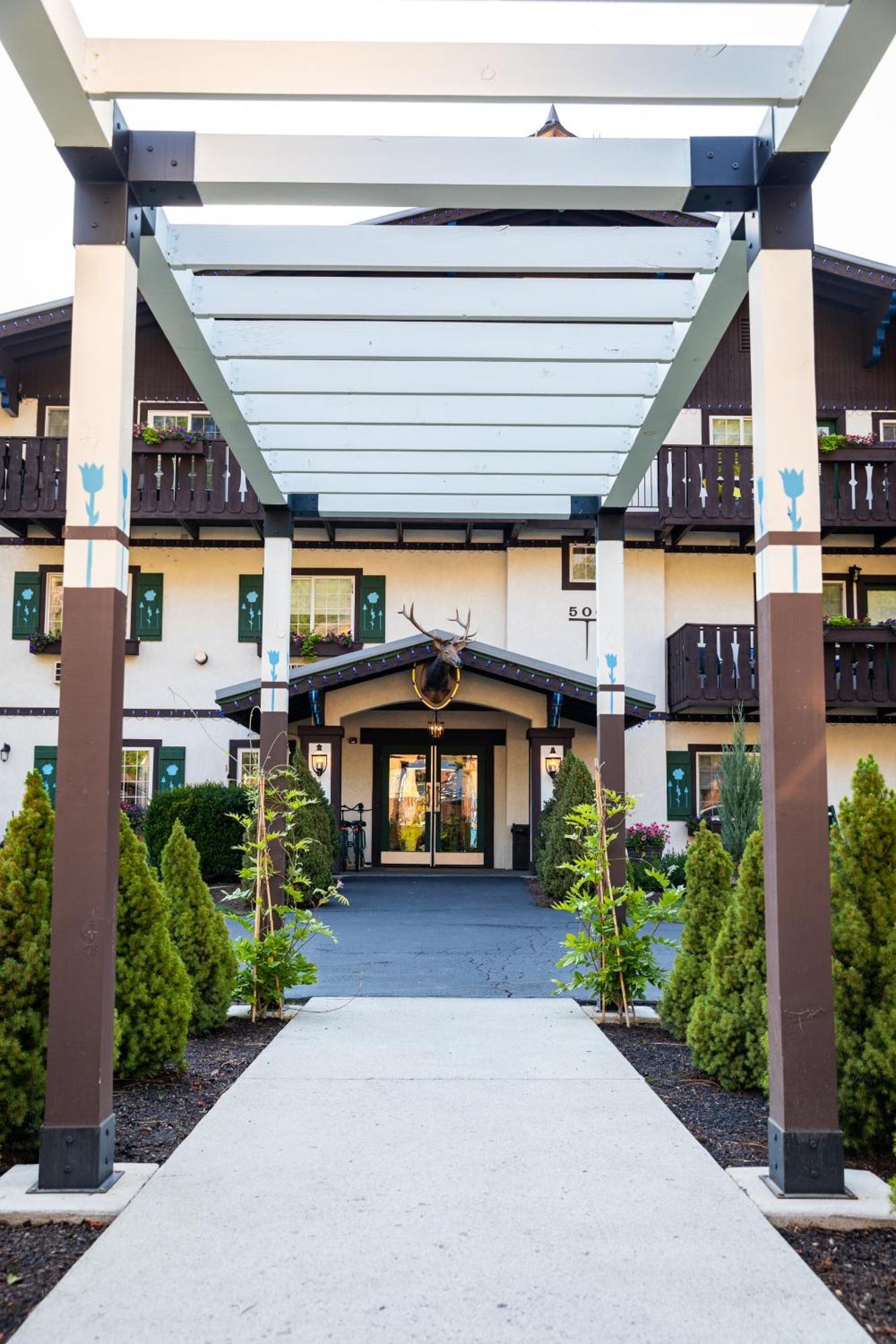 Blue Elk Inn เลเวนเวิร์ท ภายนอก รูปภาพ